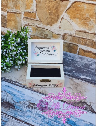 Cutie personalizata pentru...