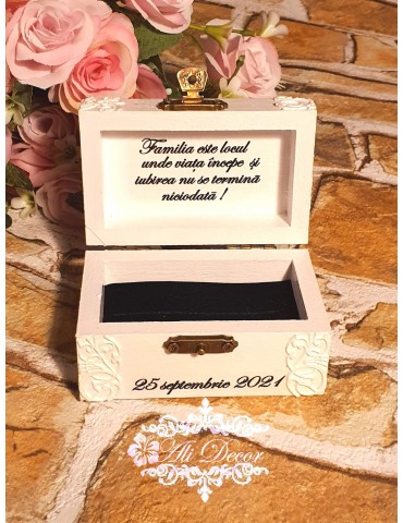 Cutie personalizata pentru...